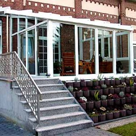 Treppe vor Wintergarteneingang